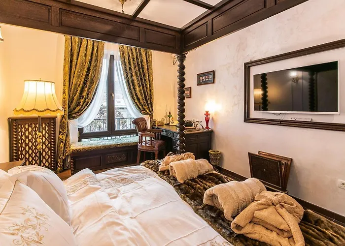 Private Museum With Antique Decor * Bucureşti