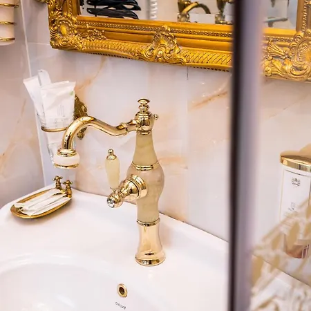 Apartment Private Museum With Antique Decor