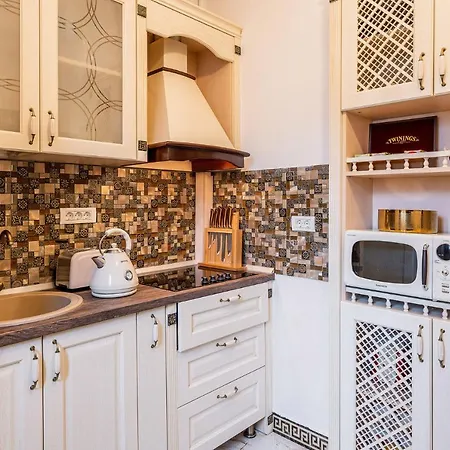 Apartment Private Museum With Antique Decor *