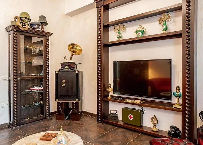 Private Museum With Antique Decor Apartman *