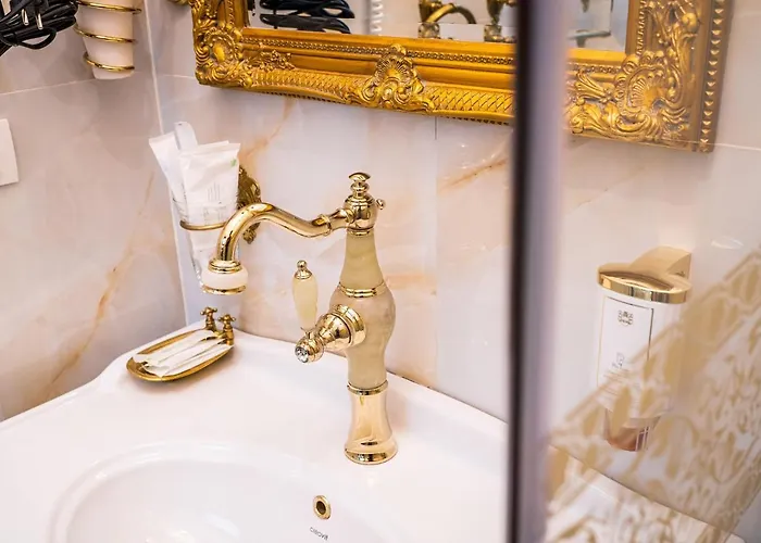 Апартаменти Private Museum With Antique Decor