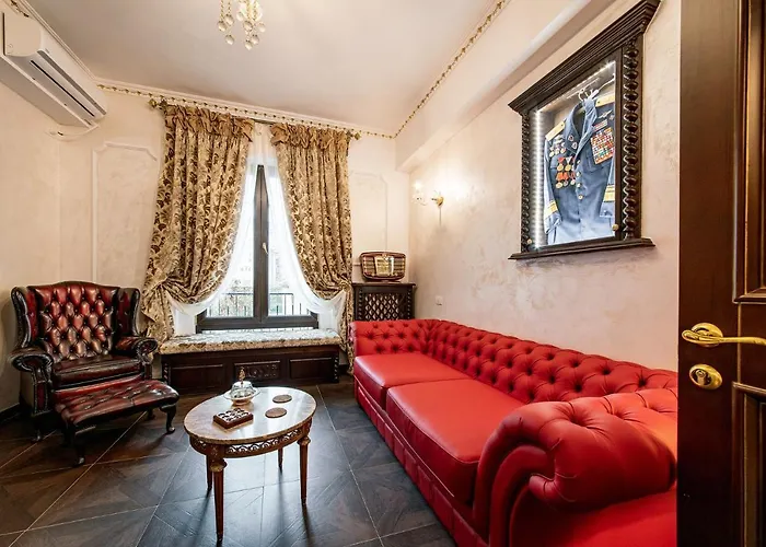 Private Museum With Antique Decor * Бухарест