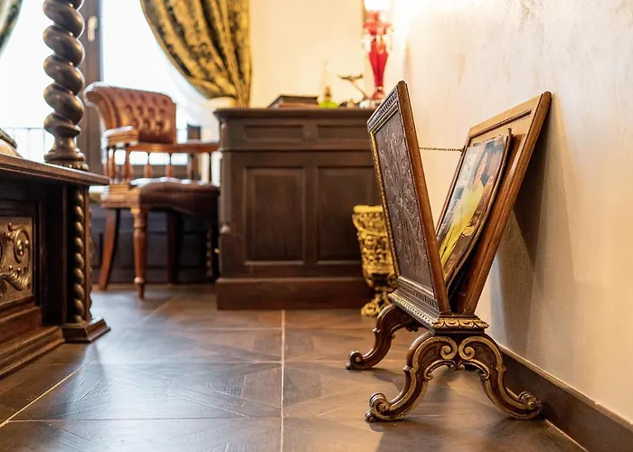 Private Museum With Antique Decor * Бухарест