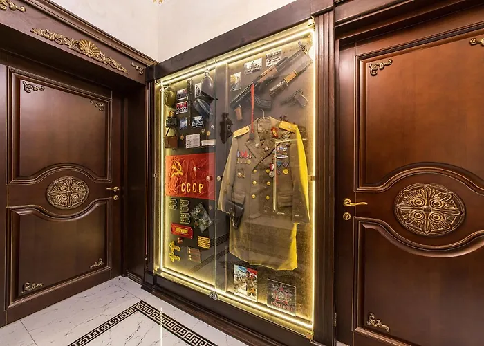 Private Museum With Antique Decor Apartman *