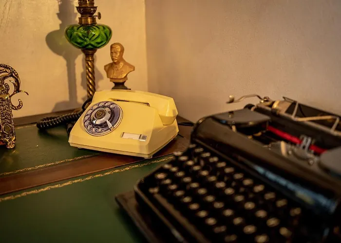 Private Museum With Antique Decor Daire