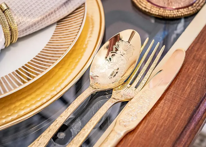 Апартаменти Private Museum With Antique Decor *