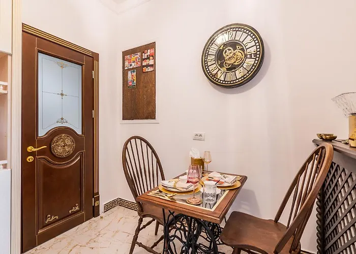 Private Museum With Antique Decor Bucareste