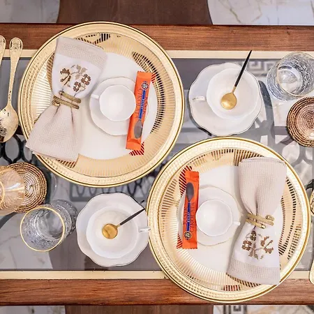 Private Museum With Antique Decor דירה בוקרשט