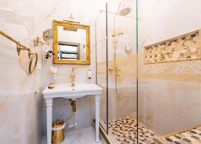 Private Museum With Antique Decor * בוקרשט